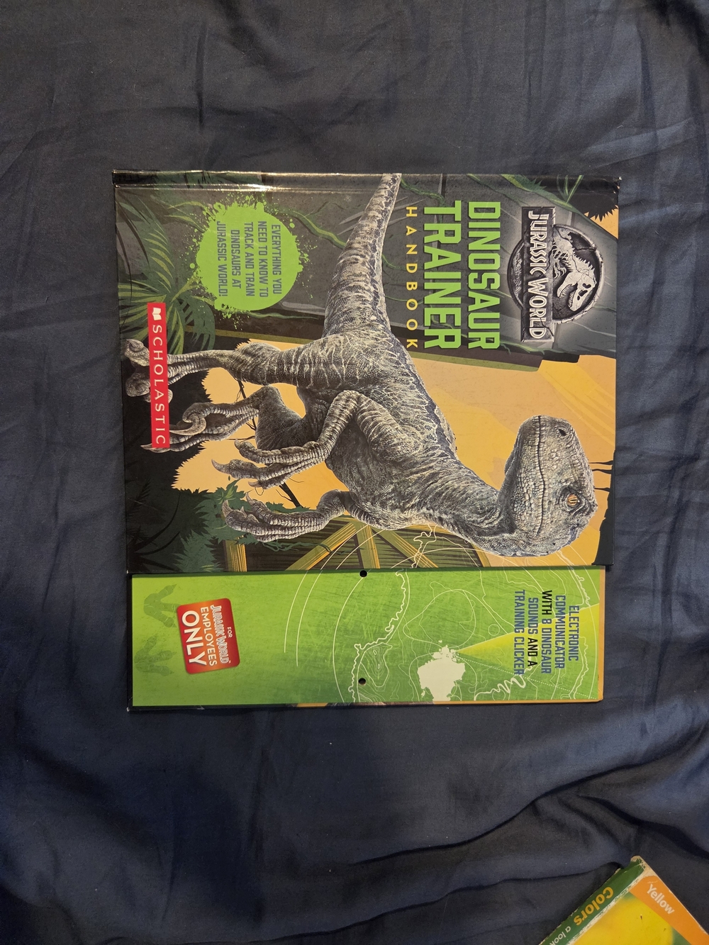 Jurassic World Dinosaur Trainer Handbook - Green and Yellow